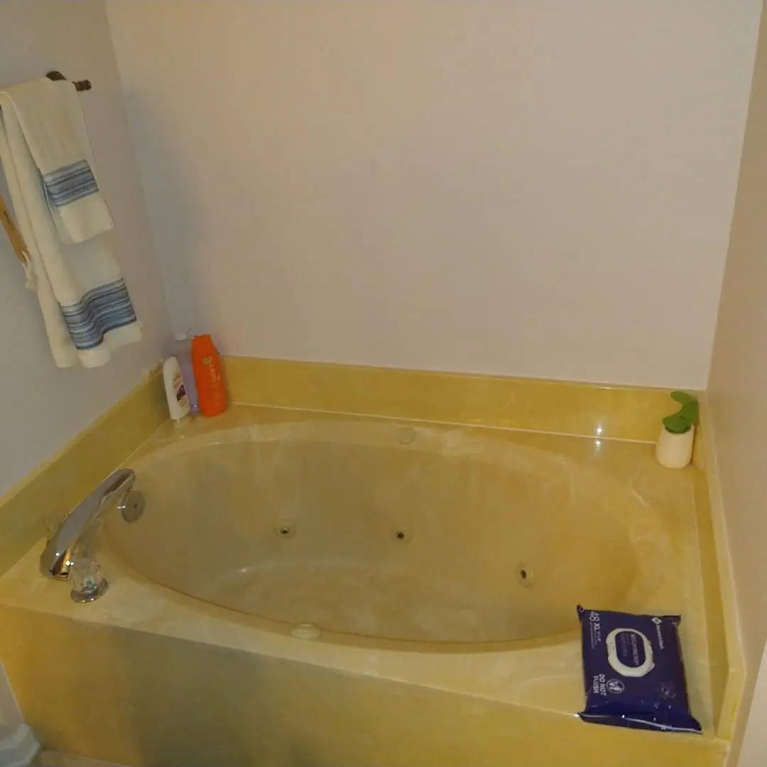 bathroom renovation before